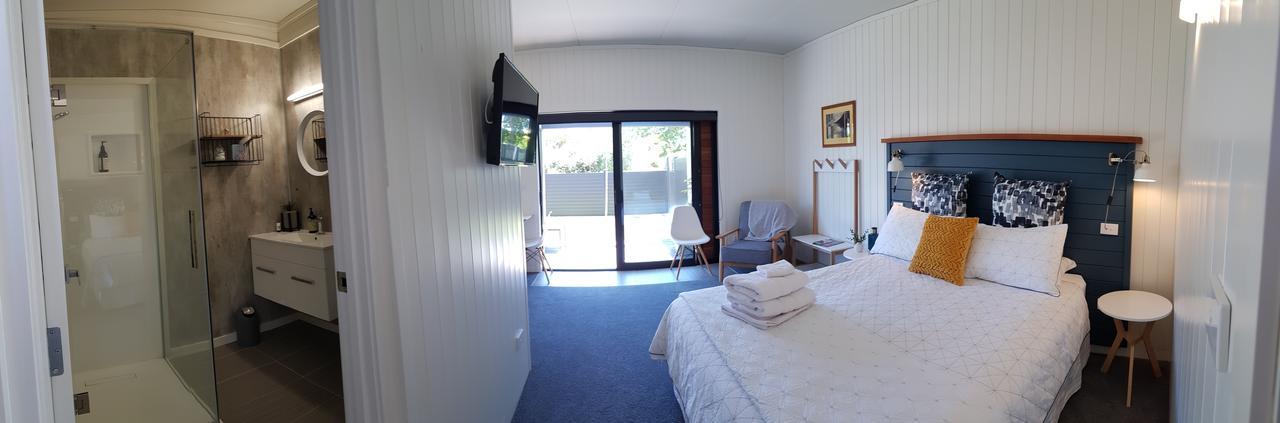Admiral Waters Bed & Breakfast Cooks Beach ภายนอก รูปภาพ